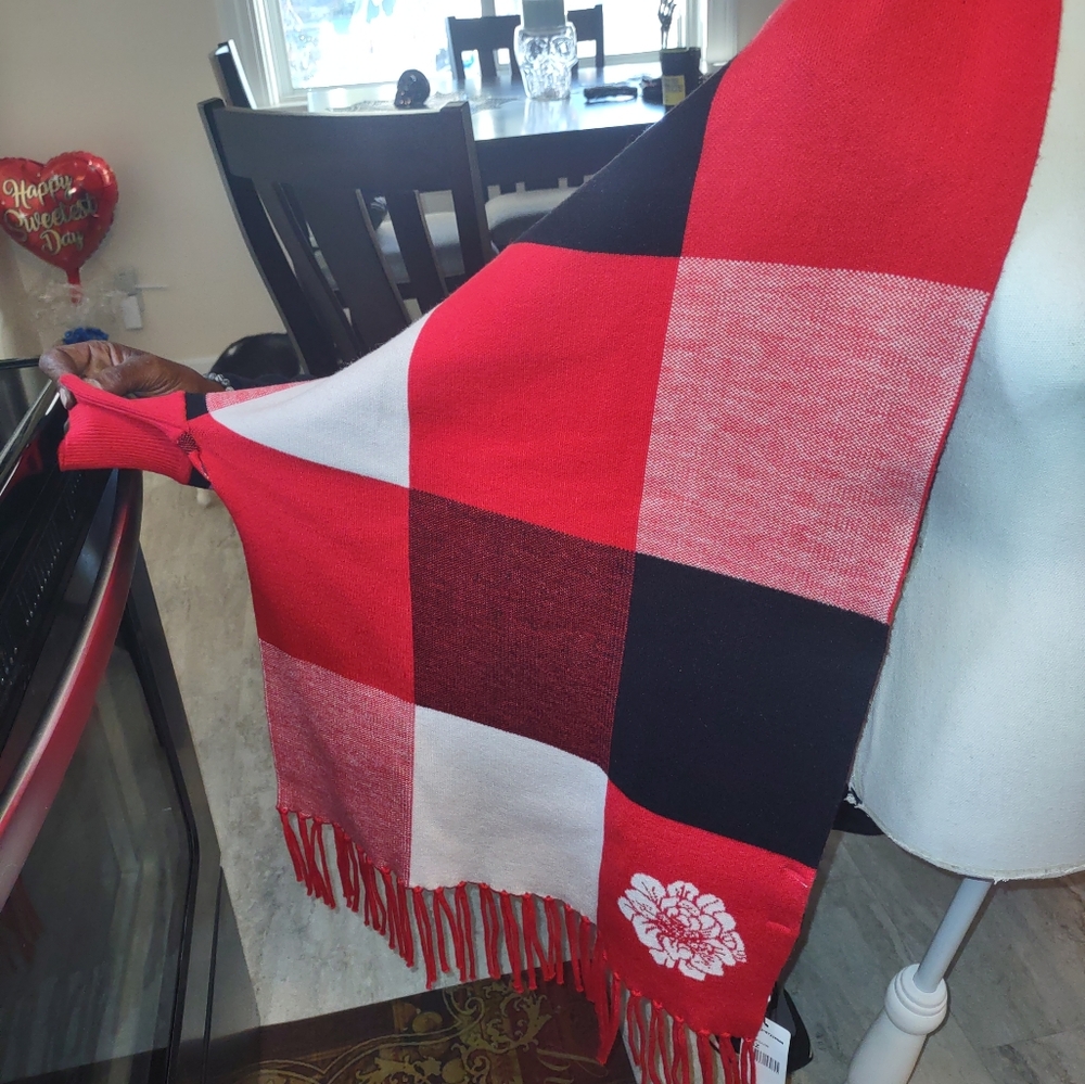 CHANEL Red and Black Checkered Scarf - Picture 7 of 10
